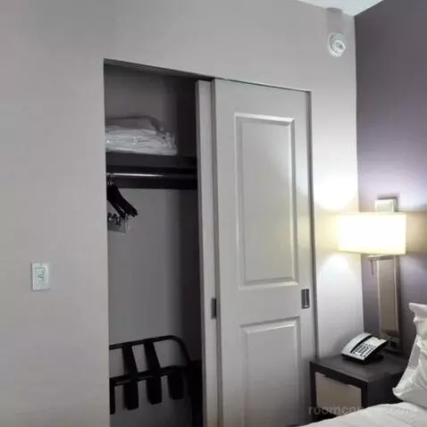 One Bedroom King Suite (#1214) bed picture #9
