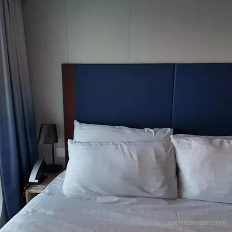 Balcony Cabin (#11190) bed picture #2
