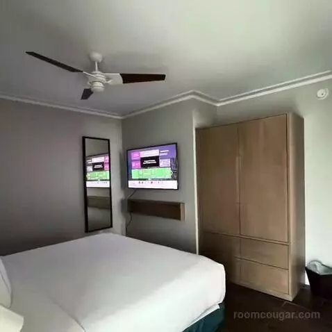 One-Bedroom Oceanfront King Suite with Sofa Bed (#2718) bed picture #7