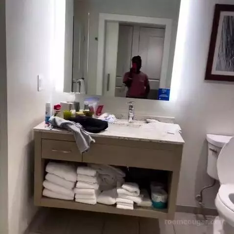 One-Bedroom Oceanfront King Suite with Sofa Bed (#2718) bathroom picture #2