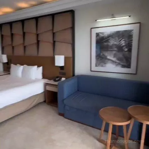 Ocean Front Junior Suite King (C807) bed picture #3