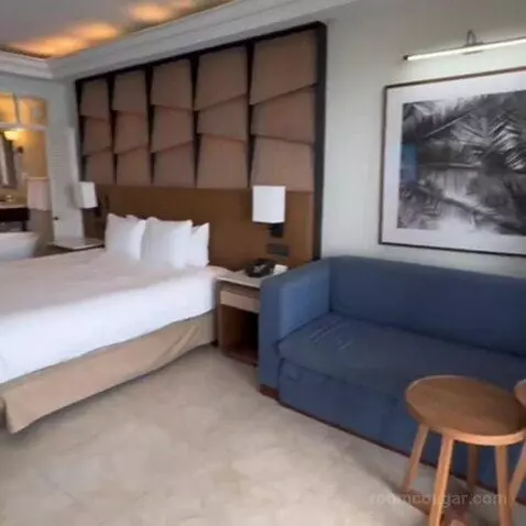 Ocean Front Junior Suite King (C807) bed picture #6