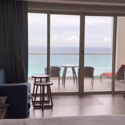 Ocean Front Junior Suite King (C807) view picture #6