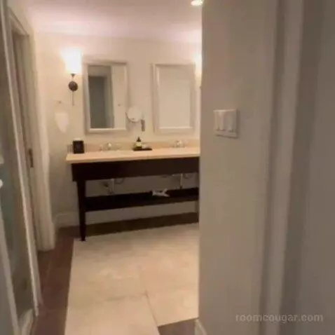 Ocean Front Junior Suite King (C807) bathroom picture #2