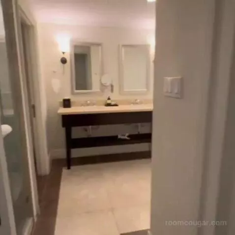 Ocean Front Junior Suite King (C807) bathroom picture #3