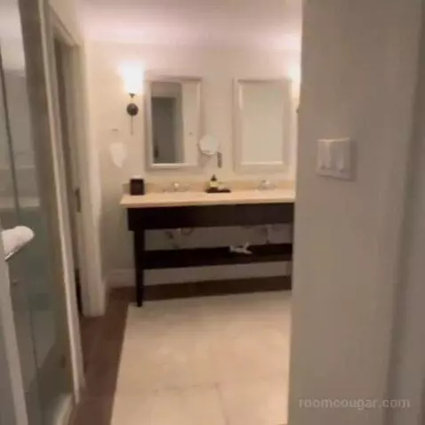 Ocean Front Junior Suite King (C807) bathroom picture #4