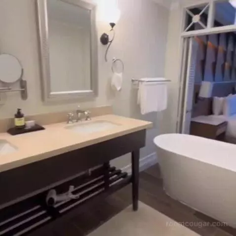 Ocean Front Junior Suite King (C807) bathroom picture #7