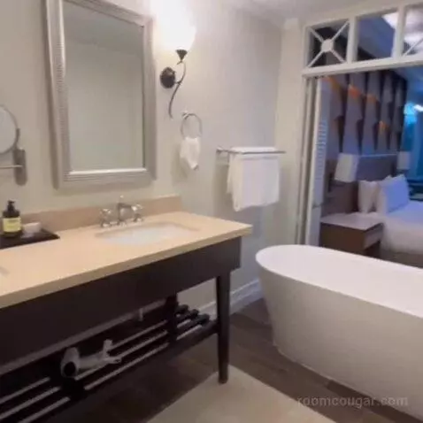 Ocean Front Junior Suite King (C807) bathroom picture #8