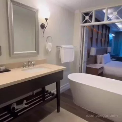 Ocean Front Junior Suite King (C807) bathroom picture #10