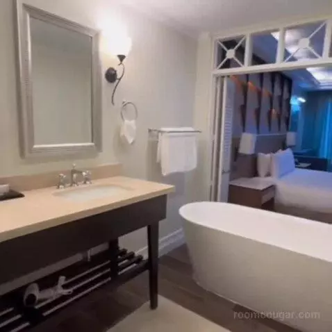 Ocean Front Junior Suite King (C807) bathroom picture #11