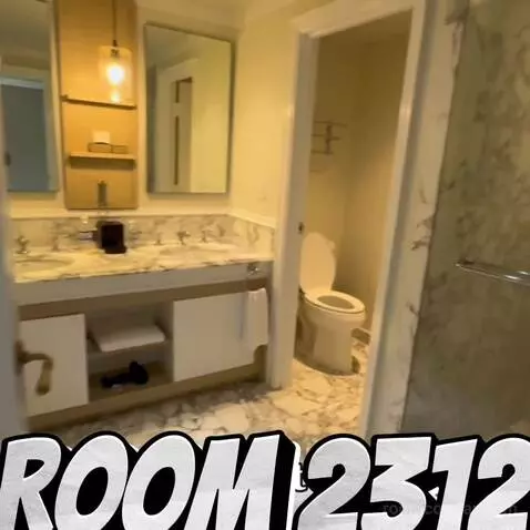 King Room with Ocean View (#2312) bathroom picture #1