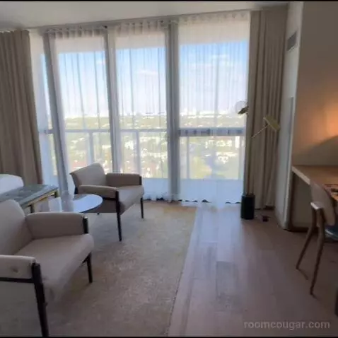 Traditional King Room with City View (#1601) picture #7