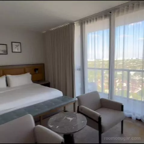 Traditional King Room with City View (#1601) bed picture #1