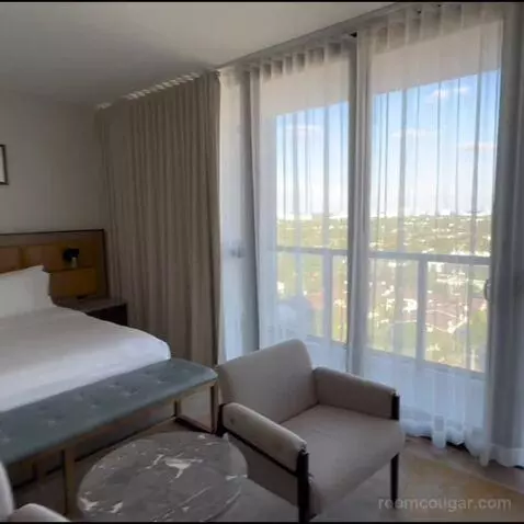 Traditional King Room with City View (#1601) bed picture #4