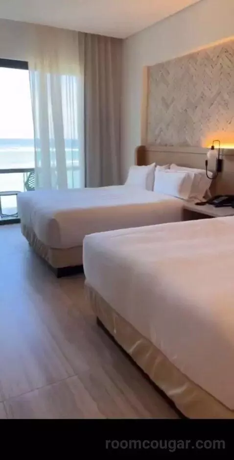 Family Room with Two Queen Beds and Ocean View (#2863) bed picture #9