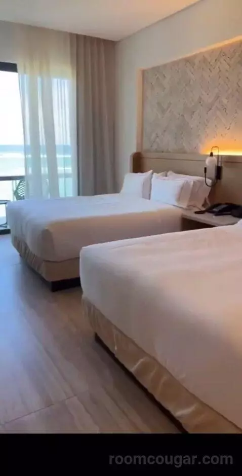 Family Room with Two Queen Beds and Ocean View (#2863) bed picture #10