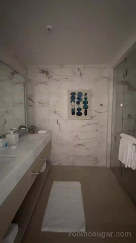 Queen Room with Two Queen Beds and Pool View (#662) bathroom picture #2