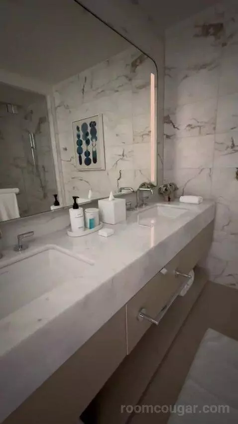Queen Room with Two Queen Beds and Pool View (#662) bathroom picture #3