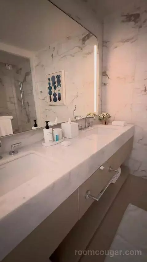 Queen Room with Two Queen Beds and Pool View (#662) bathroom picture #4