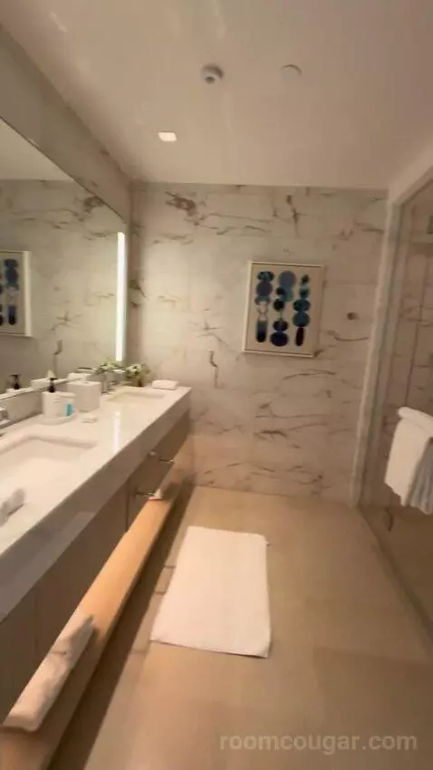 Queen Room with Two Queen Beds and Pool View (#662) bathroom picture #7
