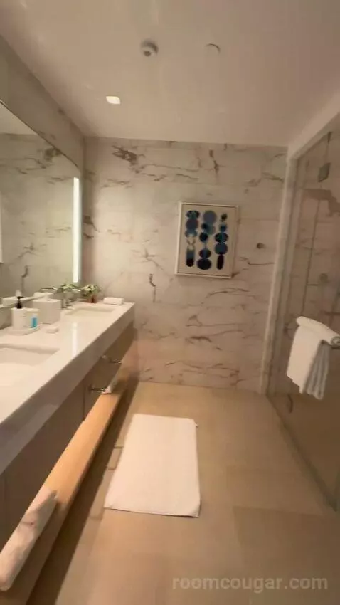 Queen Room with Two Queen Beds and Pool View (#662) bathroom picture #8