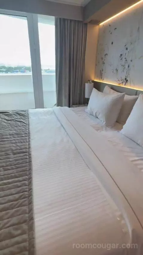 Forward Facing Club Balcony Suite (#10706) bed picture #3