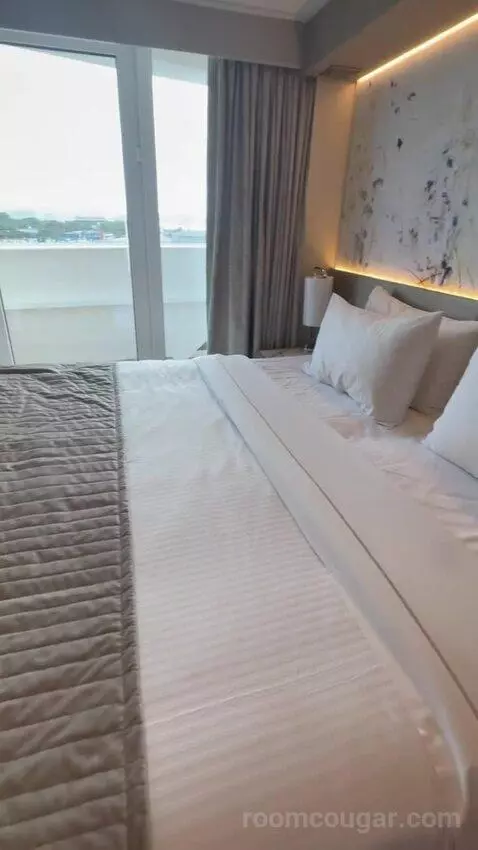Forward Facing Club Balcony Suite (#10706) bed picture #4