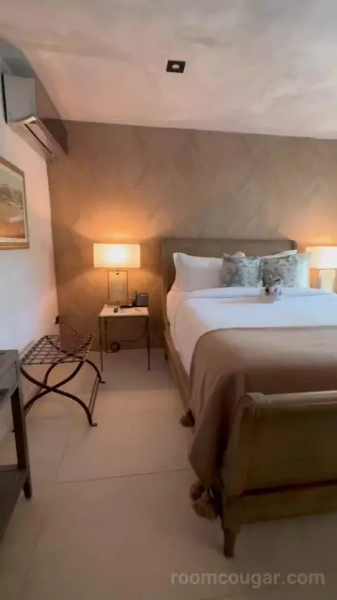 Partial Lagoon Suite (#303) bed picture #9