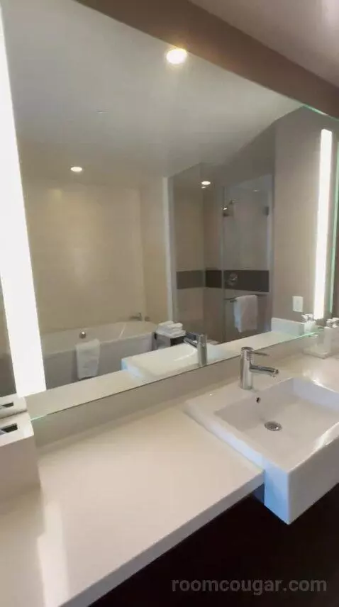 Vdara Suite (#52023) bathroom picture #1