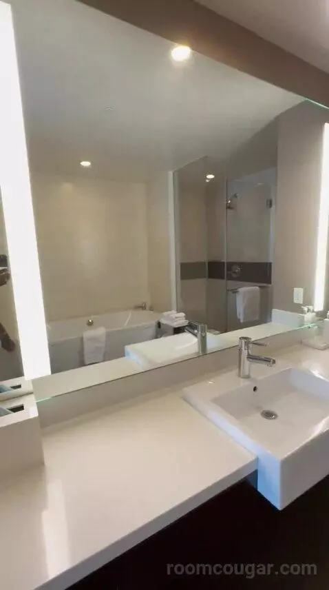 Vdara Suite (#52023) bathroom picture #2