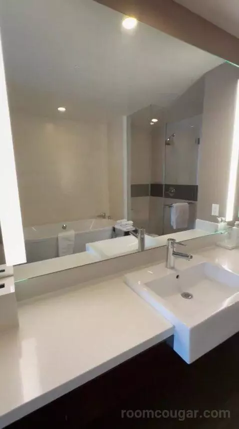 Vdara Suite (#52023) bathroom picture #6