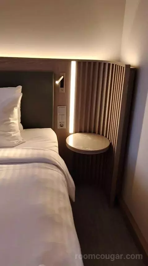 Deluxe King Room (#515) bed picture #3