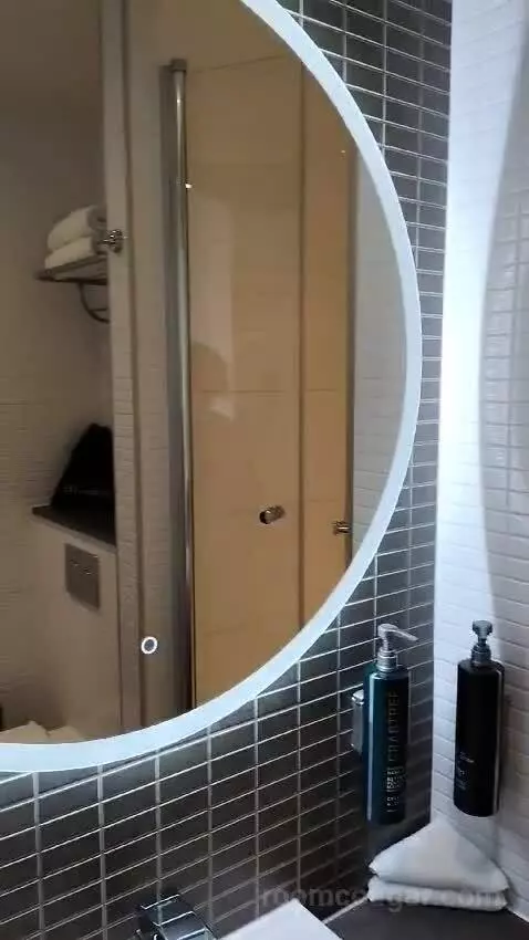 Deluxe King Room with City View (#918) bathroom picture #8