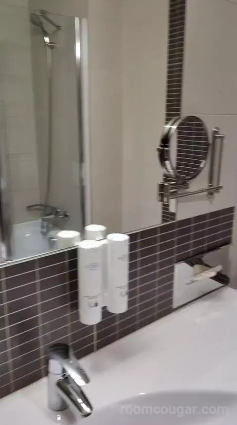 Superior Double Room (#102) bathroom picture #5