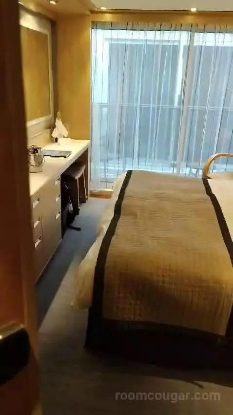Balcony Cabin (#337) bed picture #1