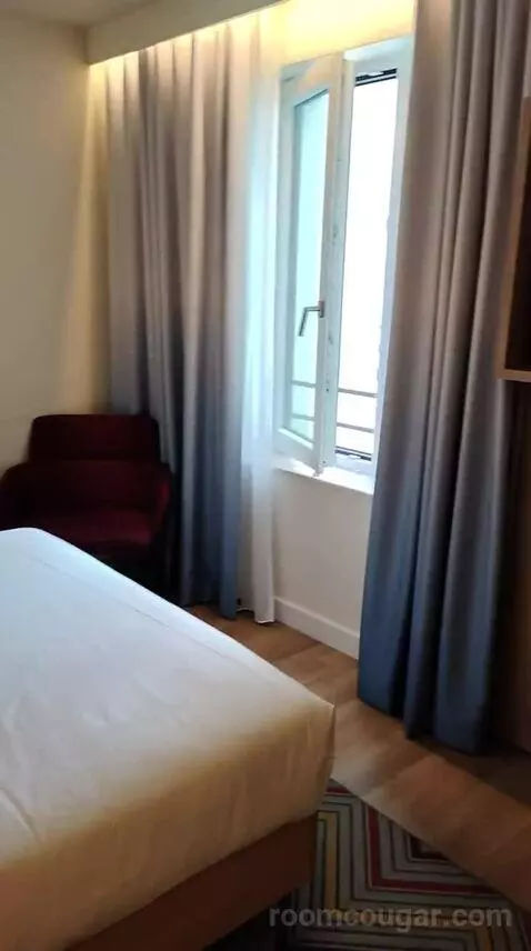 Queen Room with Courtyard View (#309) bed picture #10
