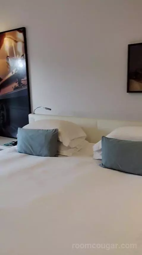Luxury Room with View (#506) bed picture #4