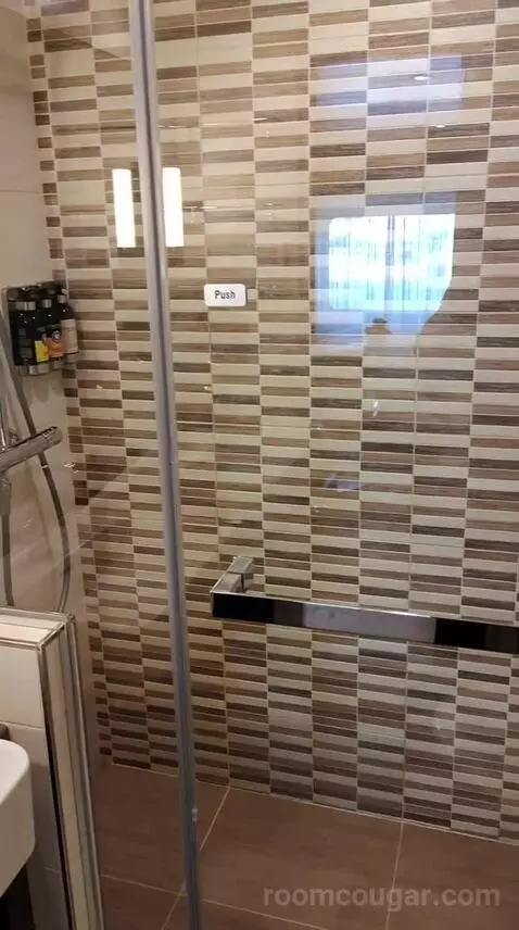 Suite (#434) bathroom picture #5