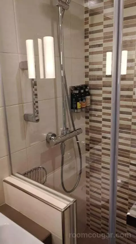 Suite (#434) bathroom picture #11