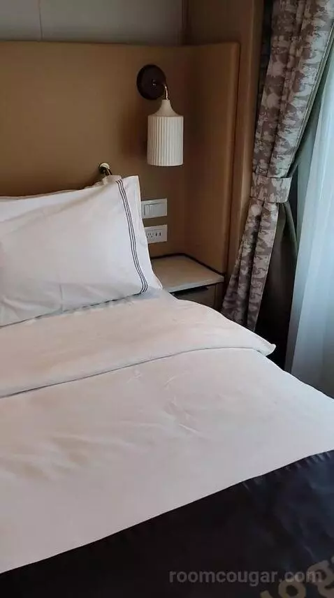 Suite (#434) bed picture #6
