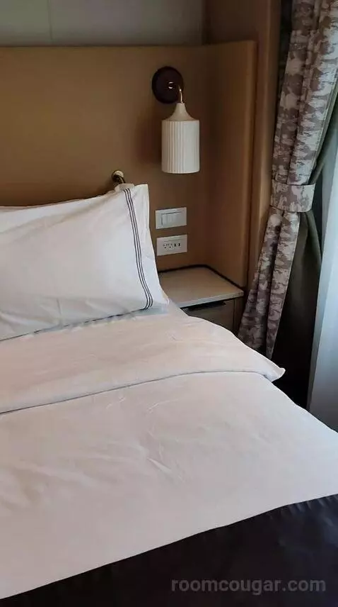 Suite (#434) bed picture #8