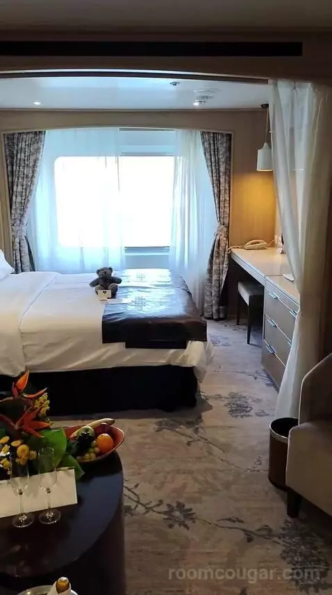Suite (#434) bed picture #11