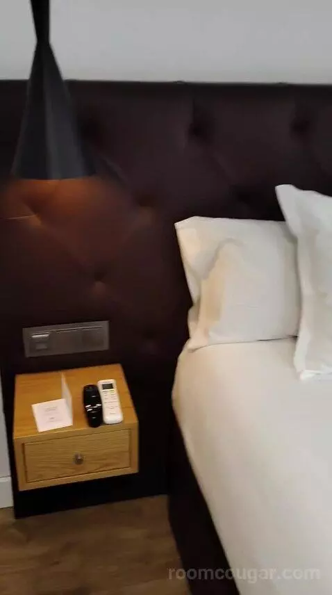 Junior Suite (#2) bed picture #7