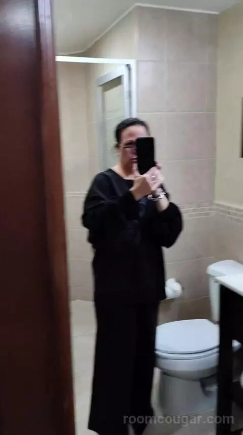 Queen Room (#304) bathroom picture #1
