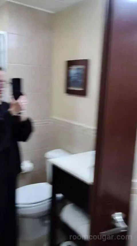 Queen Room (#304) bathroom picture #3