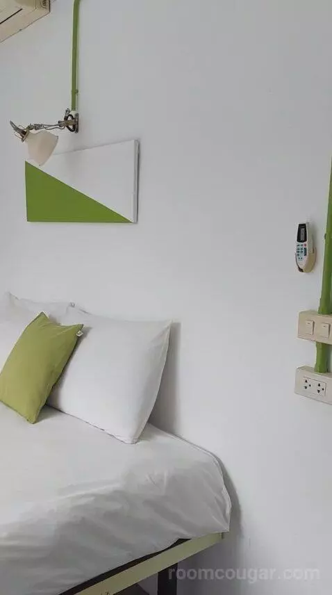 King Room with City View (#301) bed picture #7