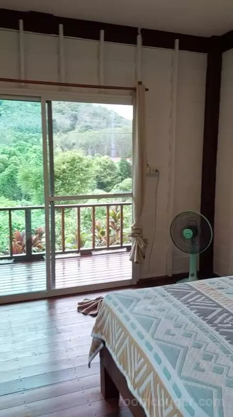 Queen Room with Balcony bed picture #10