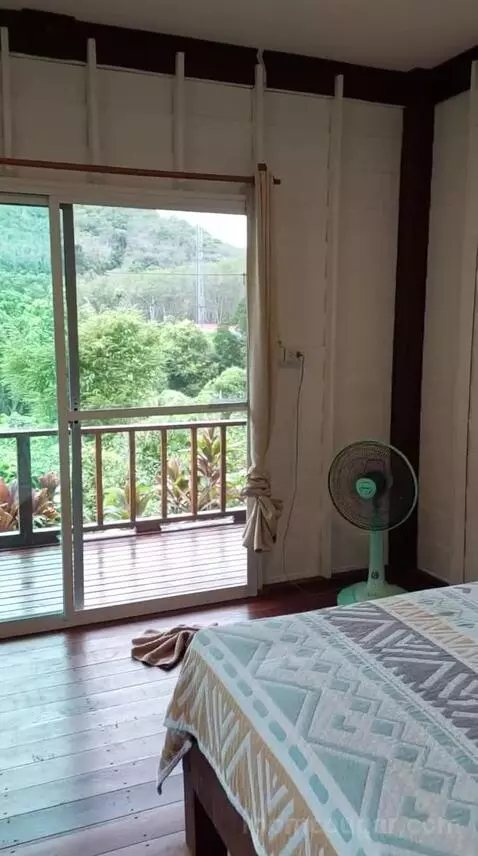 Queen Room with Balcony bed picture #12