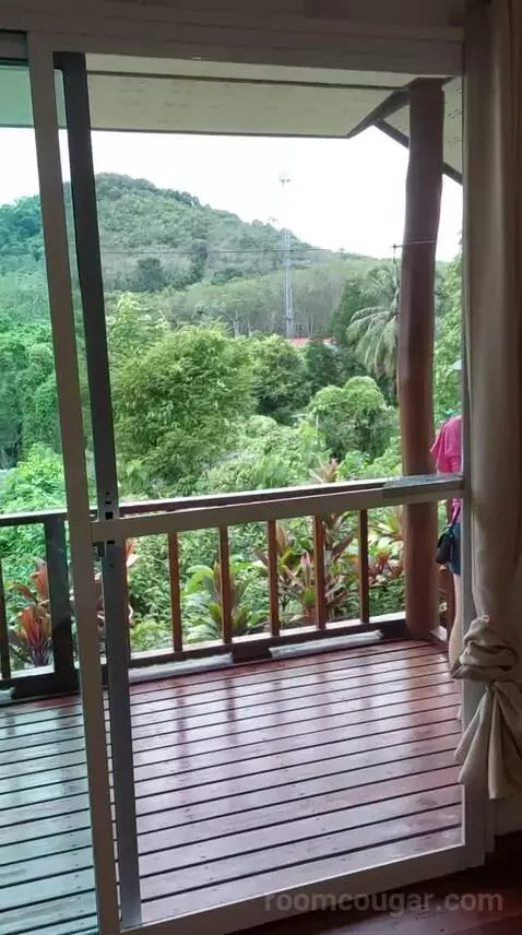 Queen Room with Balcony view picture #5