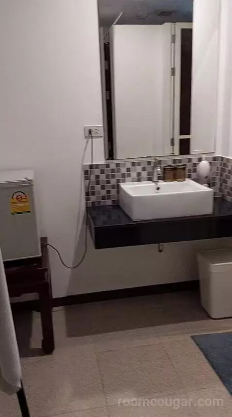 Double Suite (#4) bathroom picture #4
